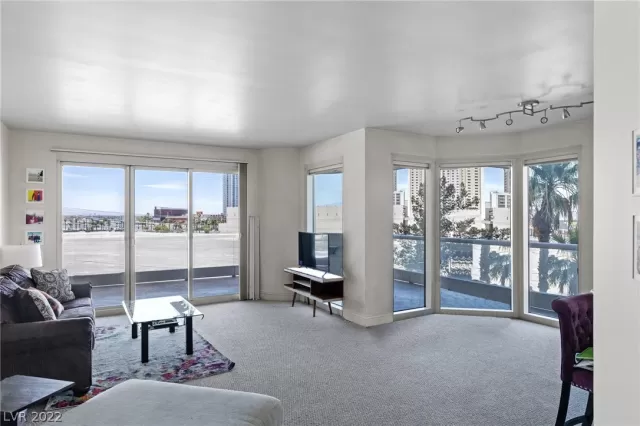 MLS: 2402409 Condo For Sale