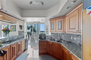 Photo #4: 2402409 Listing 