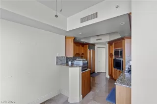 Photo #5: 2402409 Listing 