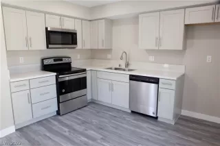 Photo #5: 2402416 Listing 