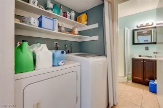 Photo #4: 2402419 Listing 