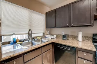 Photo #5: 2402419 Listing 