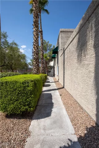 Photo #1: 2402424 Listing 