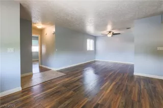 Photo #4: 2402424 Listing 