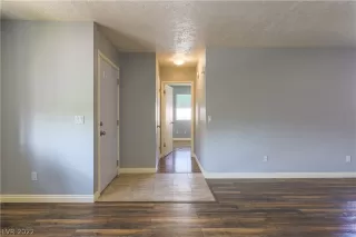 Photo #5: 2402424 Listing 