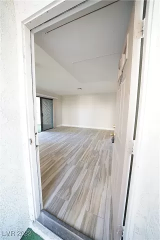 Photo #3: 2402473 Listing 