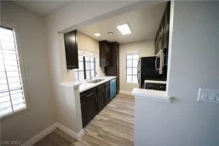 Photo #4: 2402473 Listing 