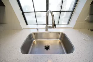 Photo #6: 2402473 Listing 