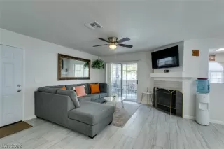 Photo #3: 2402496 Listing