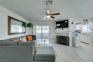 Photo #4: 2402496 Listing