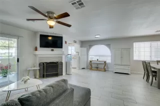 Photo #6: 2402496 Listing