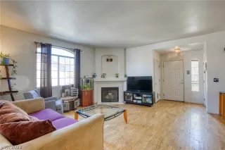 Photo #3: 2402525 Listing