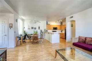 Photo #4: 2402525 Listing