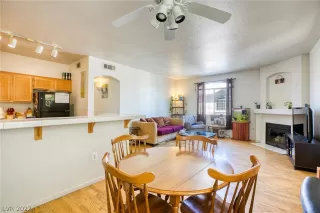 Photo #6: 2402525 Listing