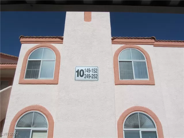 MLS: 2402545 Condo For Sale