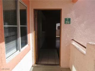 Photo #3: 2402545 Listing 