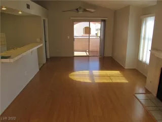 Photo #4: 2402545 Listing 