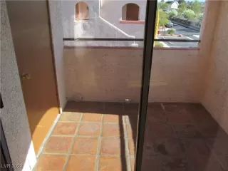 Photo #6: 2402545 Listing 