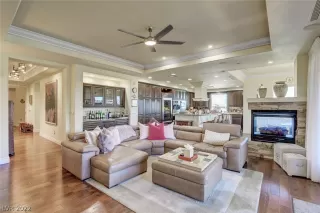 Photo #1: 2402548 Listing