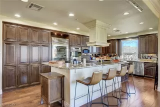 Photo #2: 2402548 Listing