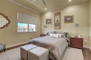 Photo #6: 2402548 Listing