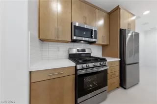 Photo #3: 2402566 Listing 