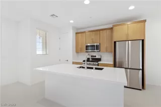 Photo #4: 2402566 Listing 