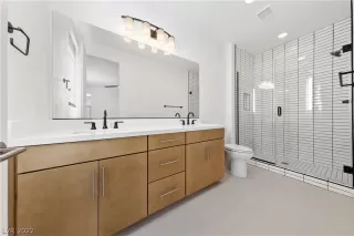 Photo #5: 2402566 Listing 