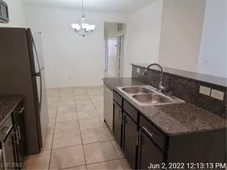 Photo #4: 2402570 Listing 