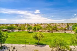 Photo #3: 2402591 Listing