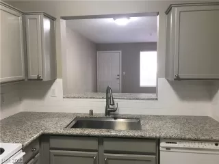 Photo #3: 2402595 Listing 