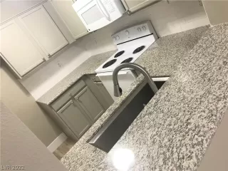 Photo #5: 2402595 Listing 