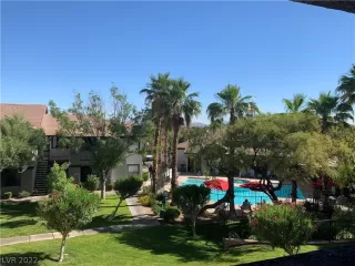 Photo #3: 2402609 Listing