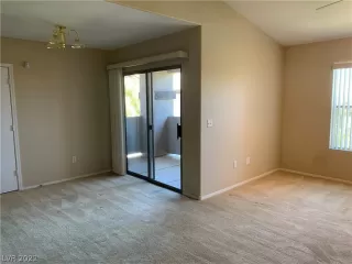 Photo #5: 2402609 Listing