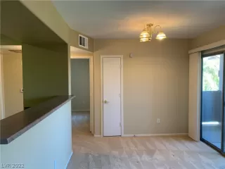 Photo #6: 2402609 Listing