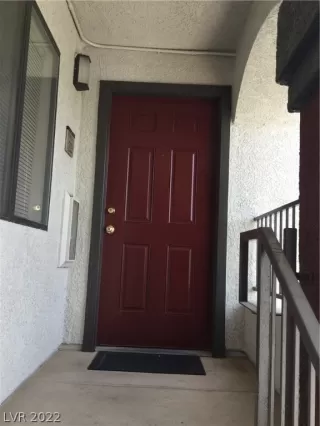 Photo #5: 2402668 Listing