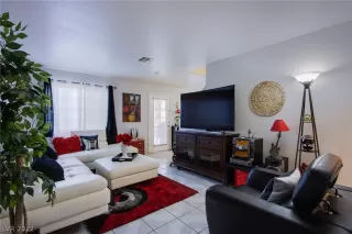 Photo #2: 2402679 Listing