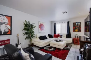 Photo #3: 2402679 Listing