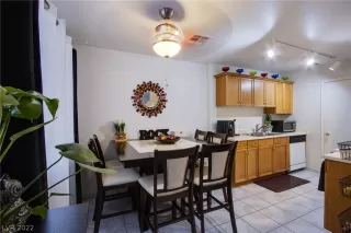 Photo #5: 2402679 Listing