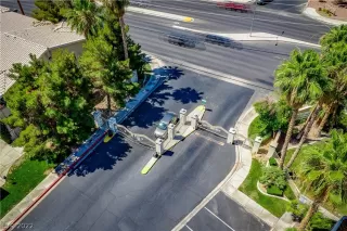 Photo #2: 2402687 Listing