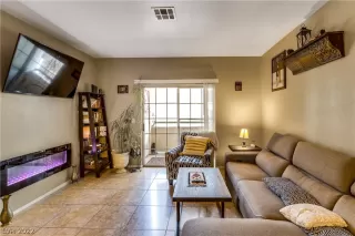 Photo #3: 2402687 Listing