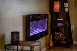 Photo #4: 2402687 Listing