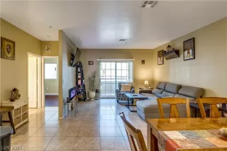 Photo #5: 2402687 Listing