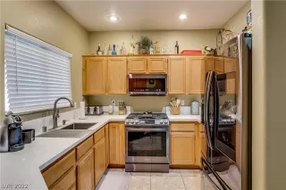 Photo #6: 2402687 Listing