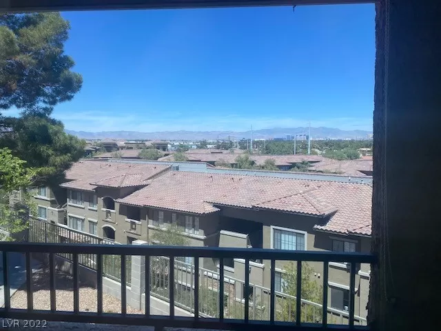 MLS: 2402693 Condo For Sale