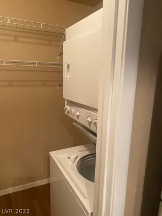 Photo #6: 2402693 Listing 