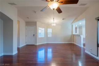 Photo #6: 2402695 Listing