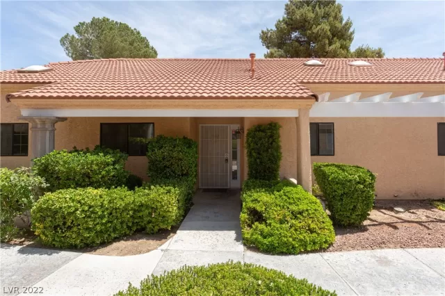 MLS: 2402765 Condo For Sale