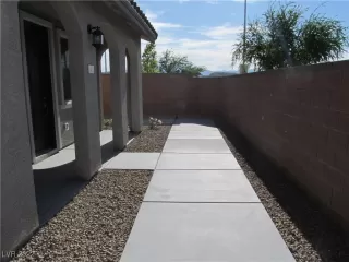 Photo #3: 2402791 Listing 