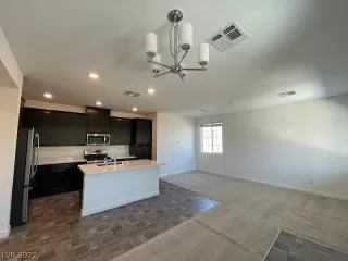 Photo #4: 2402791 Listing 